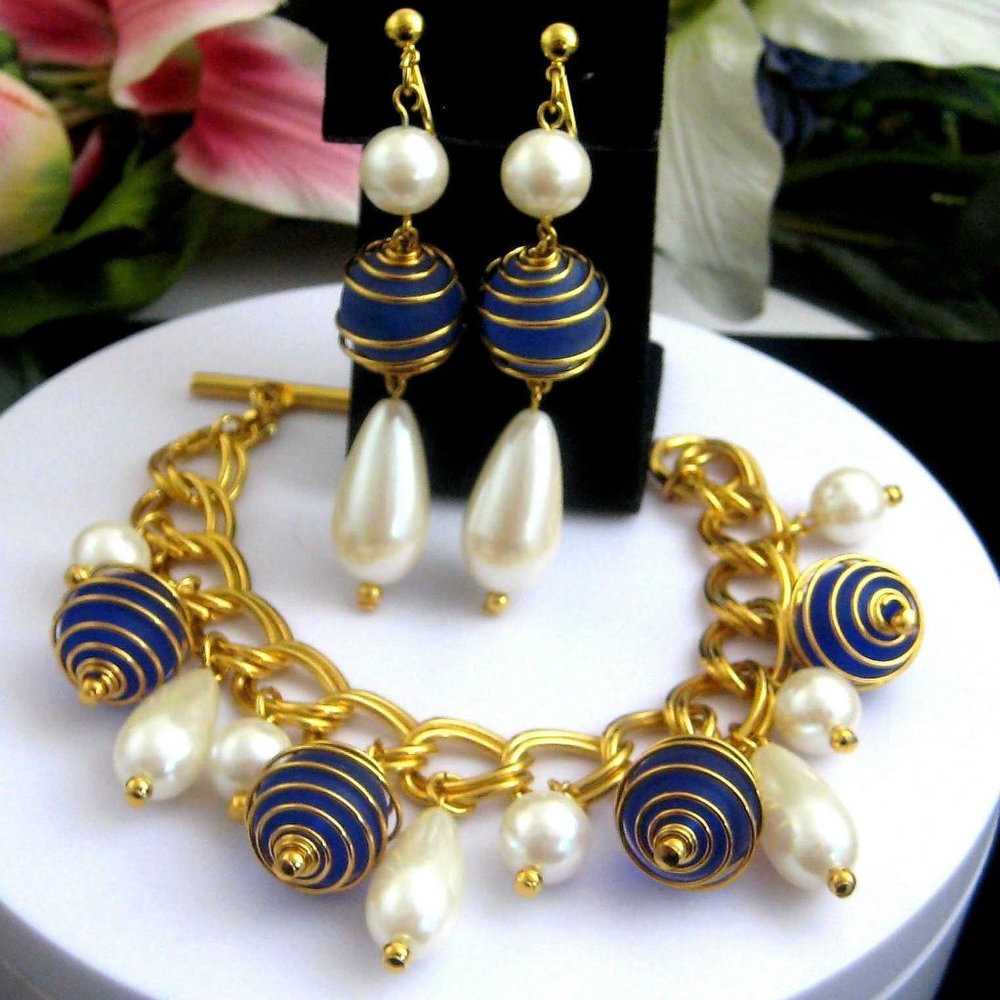 Fabulous vintage Avon nautical theme charm Bracelet & matching clip Earrings